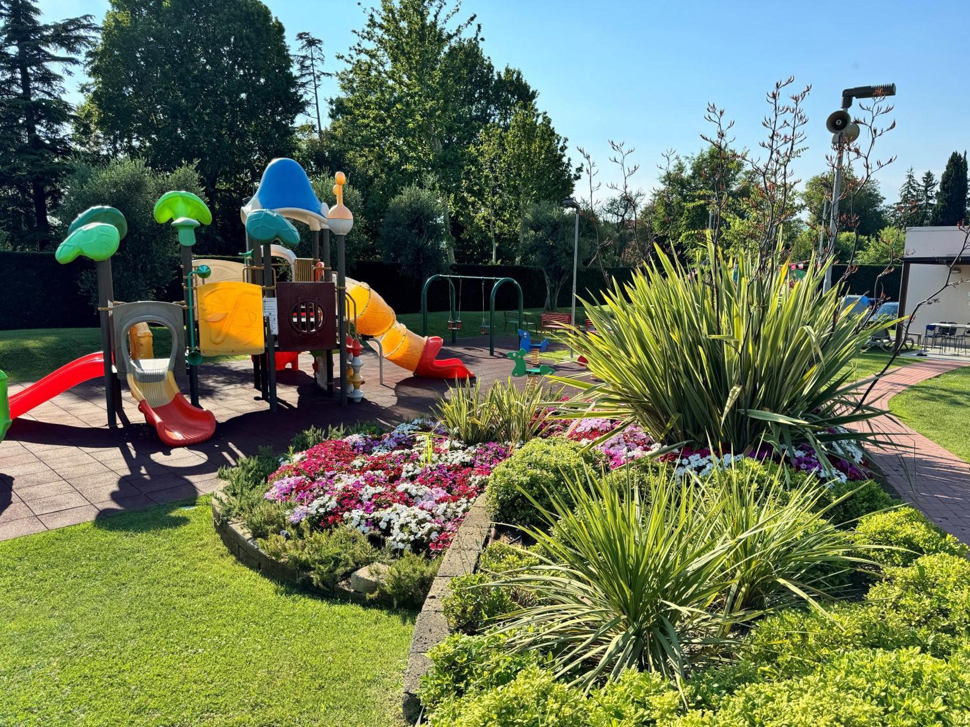 Sisan Family Resort Bardolino Esterno foto